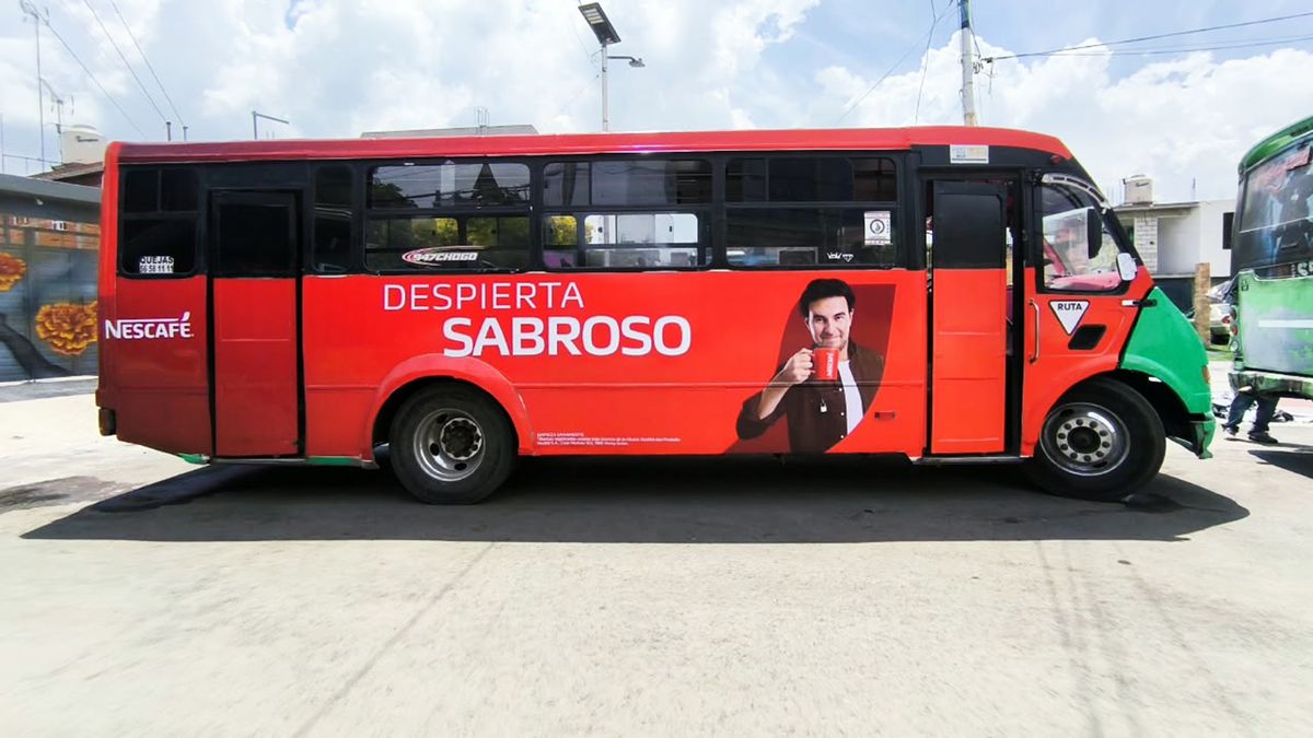 Campaña de Lucky Ride Bus en camión urbano